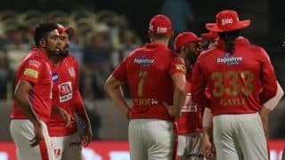 RCB vs KXIP: Umpire pockets the ball and then forgets causing delay